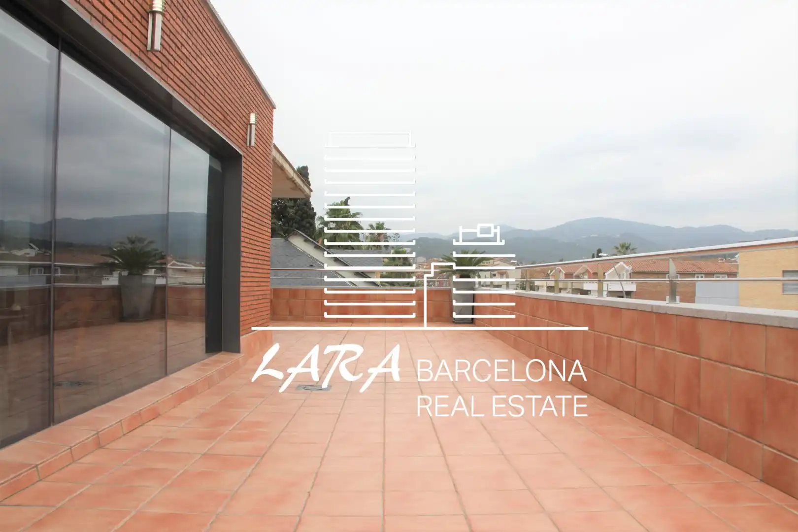 Vista exterior de Casa o chalet de alquiler con opción a compra en Viladecans con Aire acondicionado, Calefacción y Jardín privado