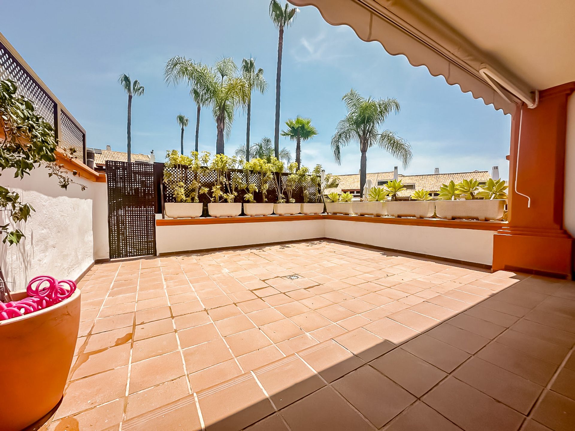 Terrassa de Casa o xalet en venda en Marbella amb Aire condicionat, Terrassa i Piscina