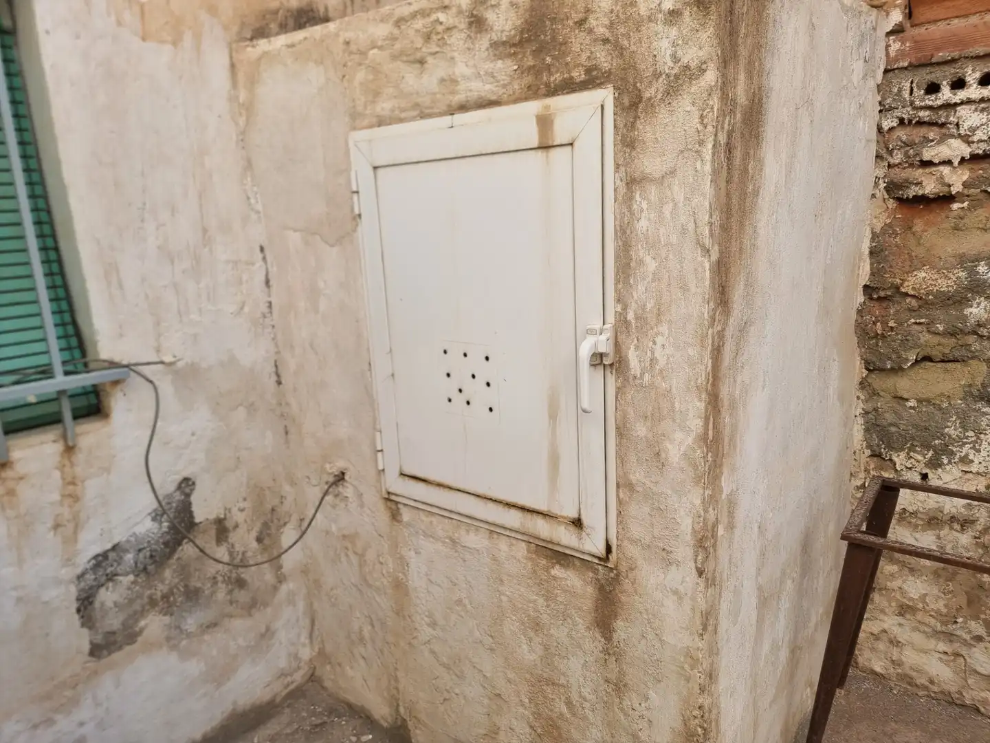 Vista exterior de Casa o xalet en venda en Almería amb Jardí privat, Terrassa i Moblat