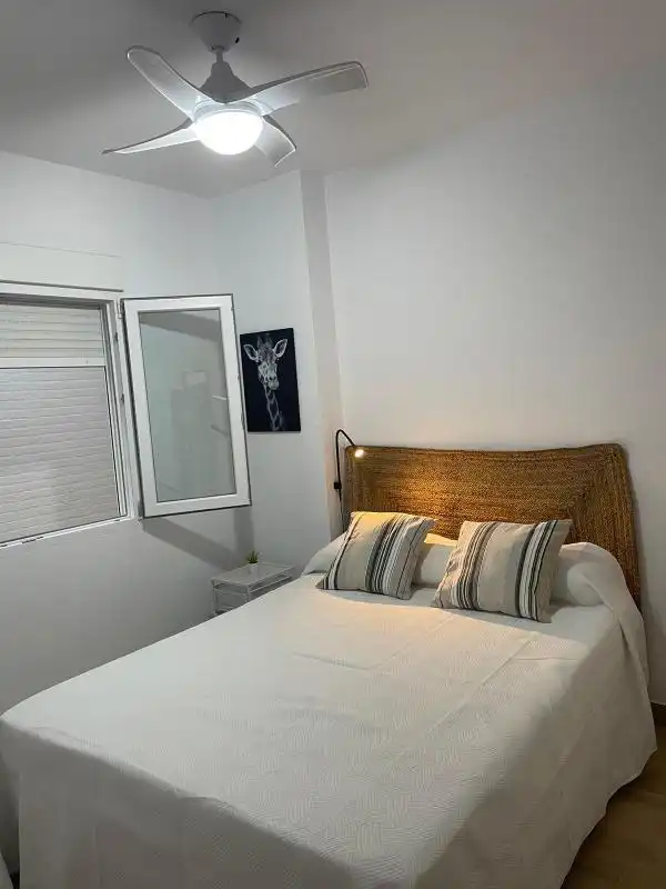 Habitación de Planta baja de alquiler en Sevilla con Aire acondicionado, Calefacción y Amueblado