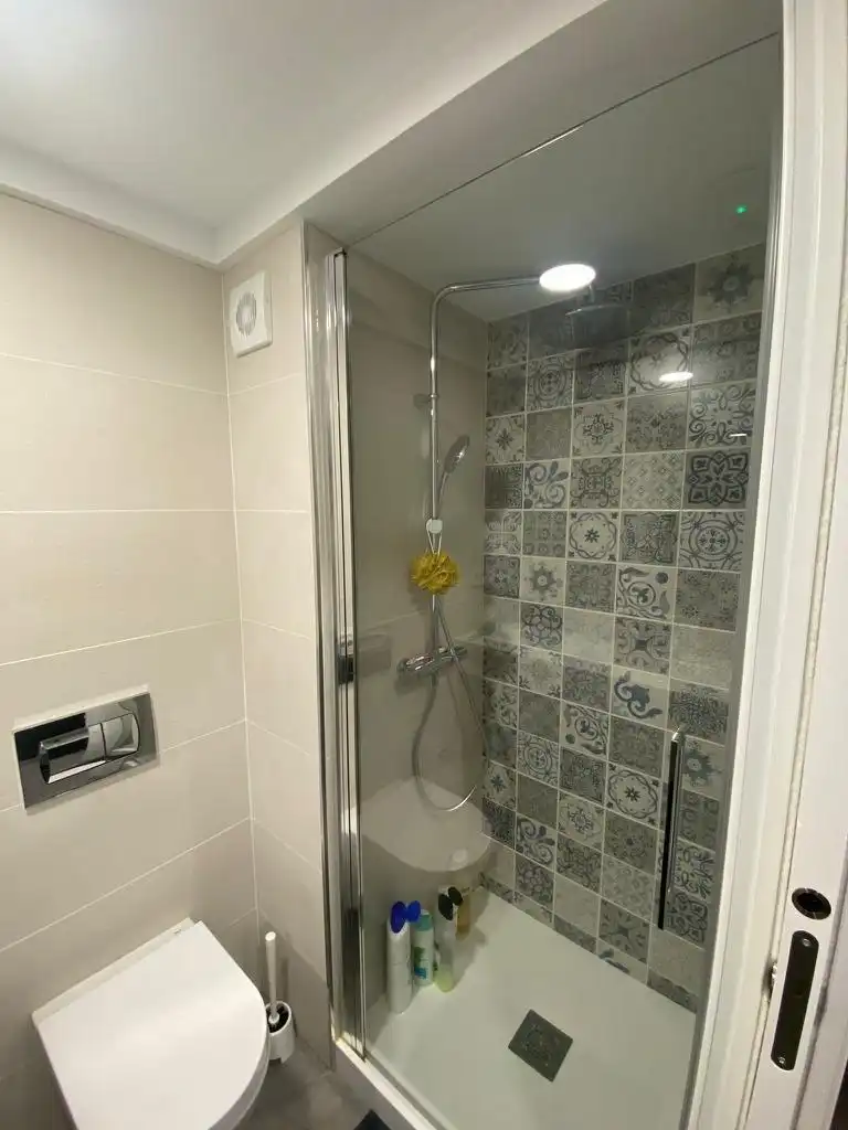 Bathroom of Apartments for rent in Cádiz