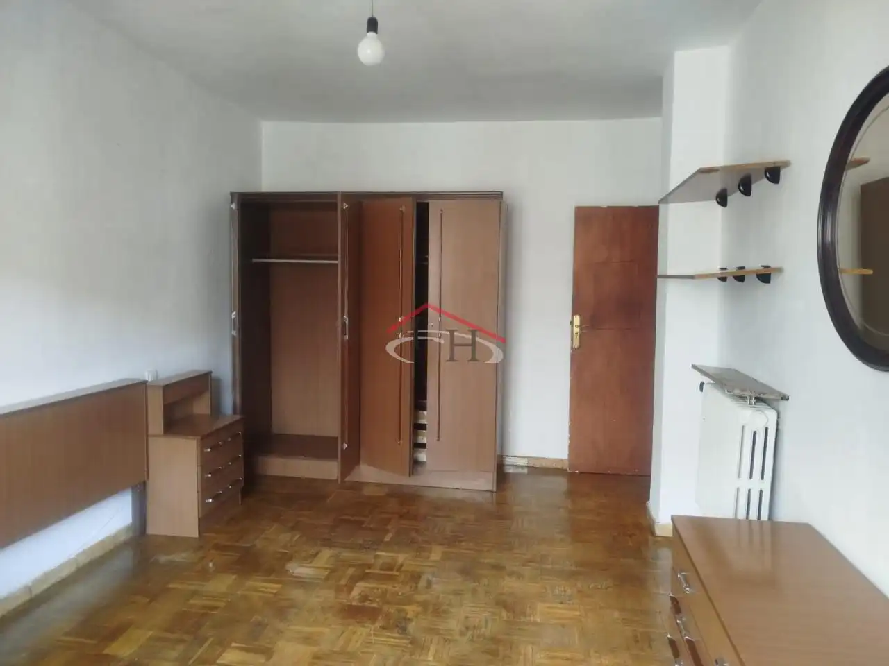 Habitación de Piso en venta en León Capital  con Calefacción, Terraza y Trastero