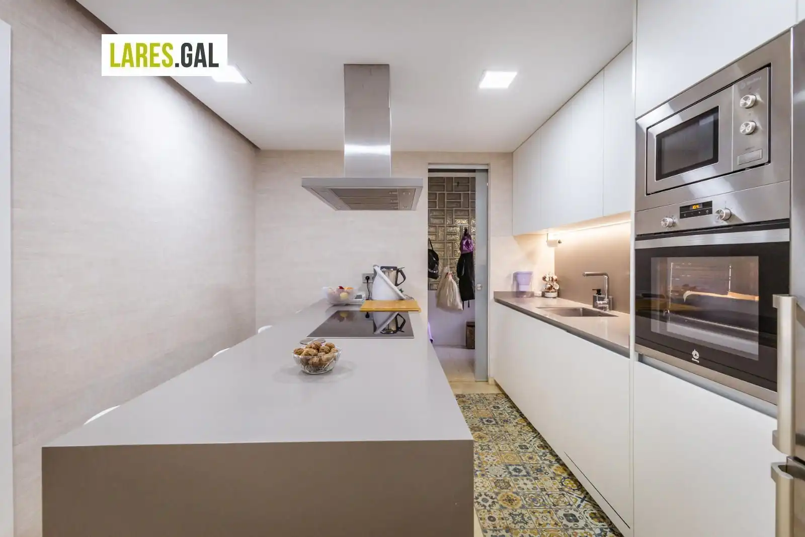 Cocina de Piso en venta en Cangas  con Calefacción, Parquet y Terraza