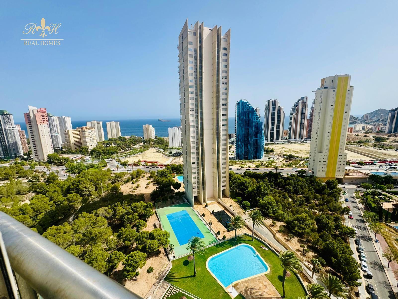 Piscina de Piso en venta en Benidorm con Aire acondicionado, Terraza y Trastero