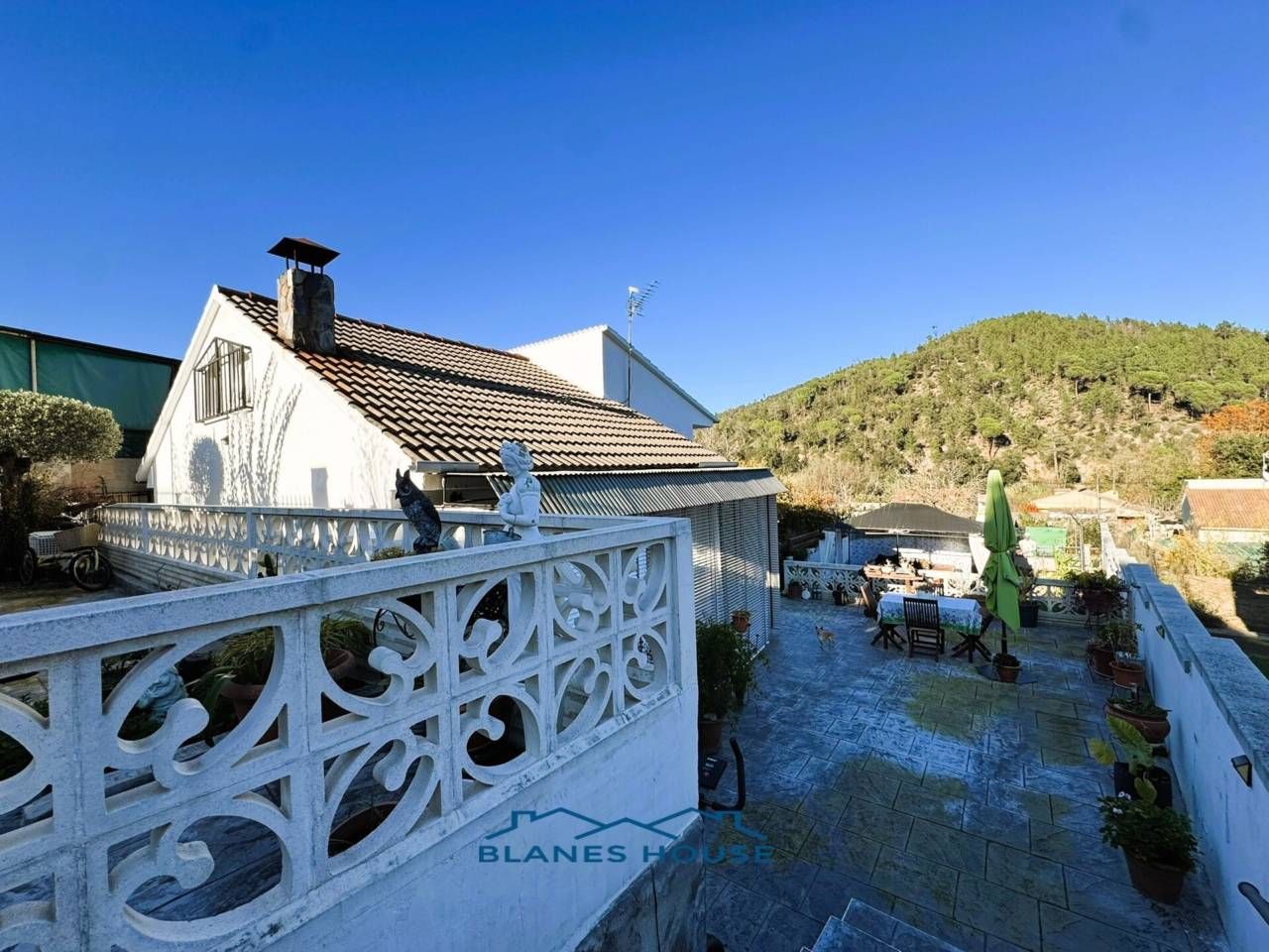 Vista exterior de Casa o xalet en venda en Massanes amb Jardí privat, Terrassa i Piscina