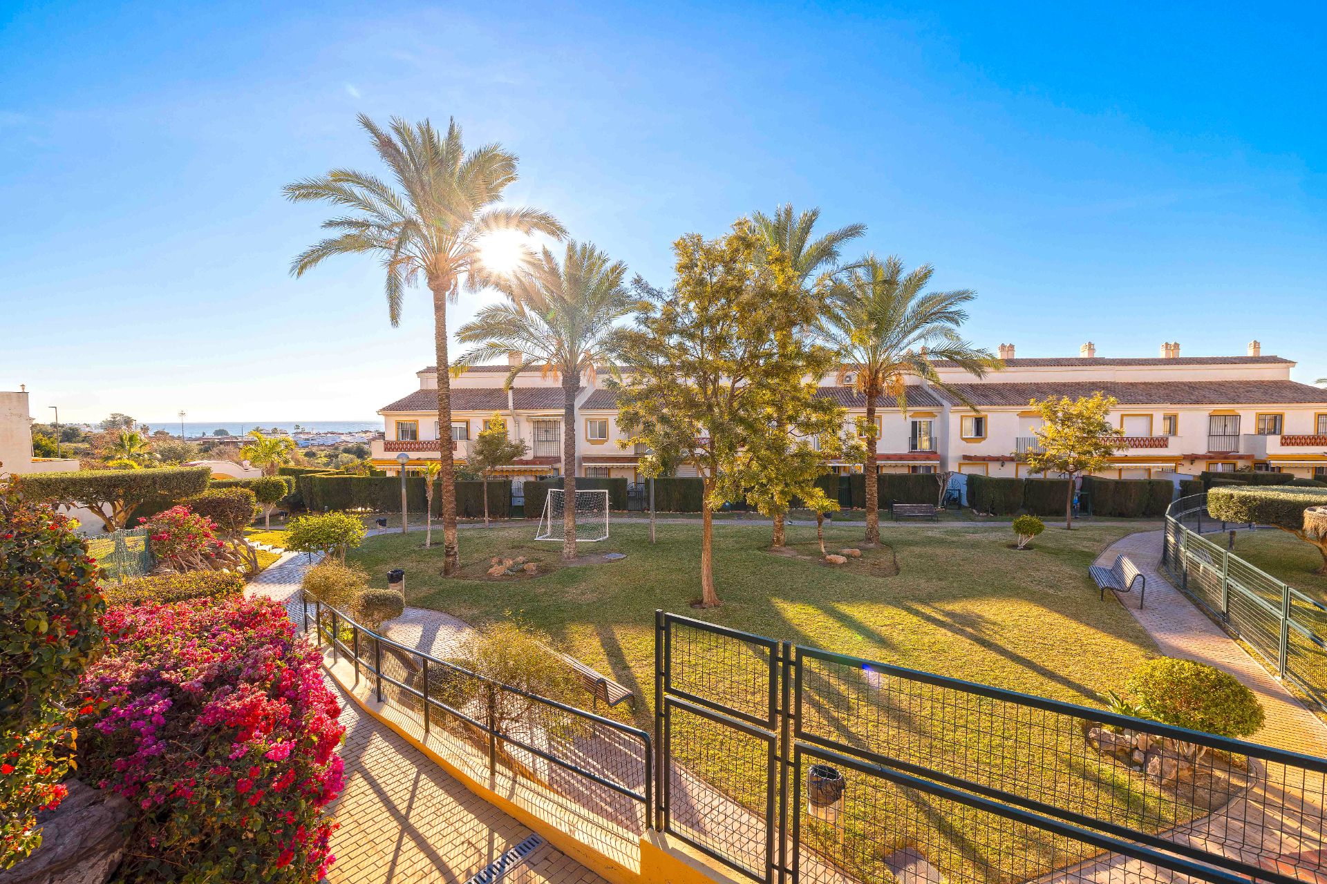 Exterior view of Single-family semi-detached for sale in Rincón de la Victoria  with Air Conditioner, Heating and Private garden