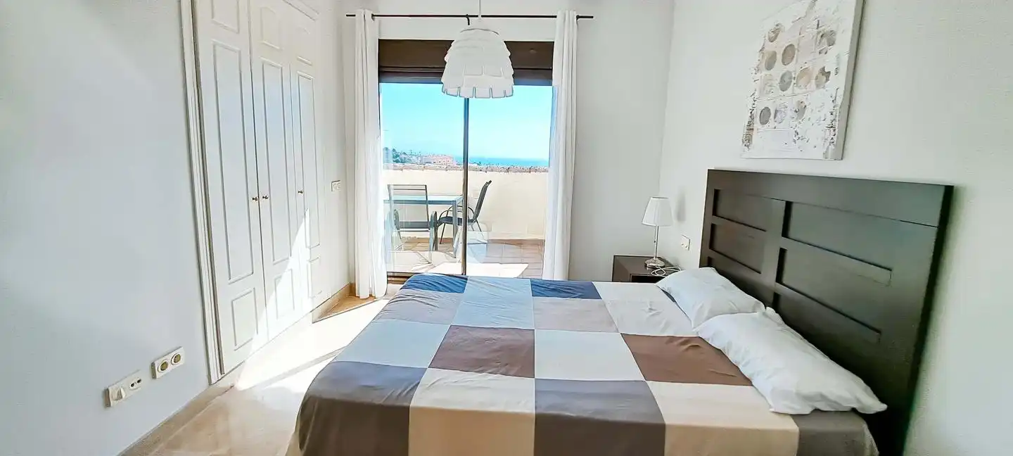 Attic for rent in La Duquesa