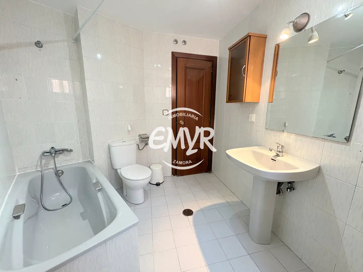 Baño de Piso de alquiler en Zamora Capital  con Calefacción y Amueblado