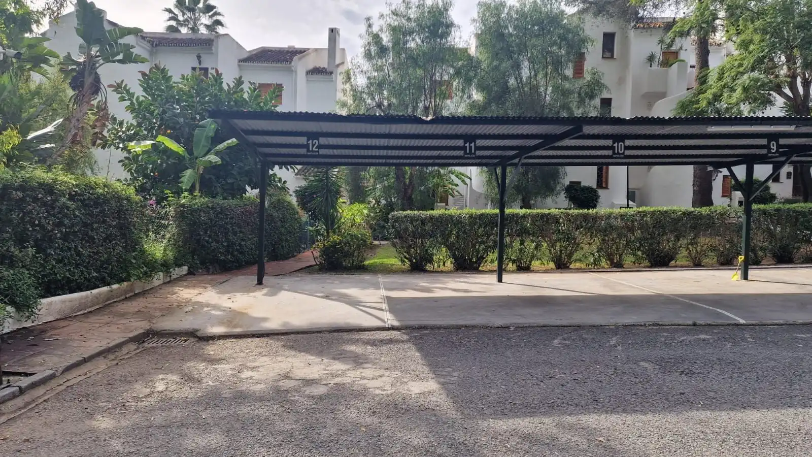 Parking de Piso en venta en Marbella con Aire acondicionado, Terraza y Amueblado