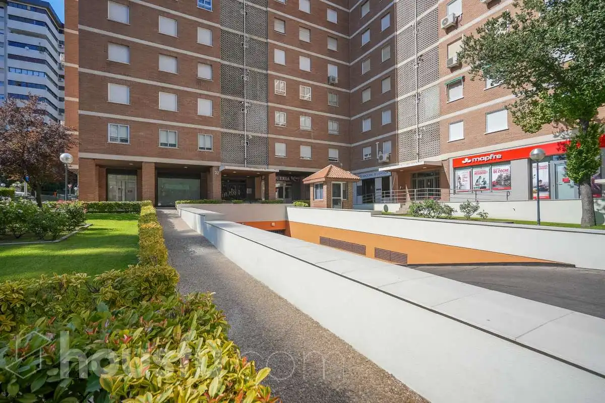 Vista exterior de Piso en venta en Madrid con Aire acondicionado, Calefacción y Jardín privado