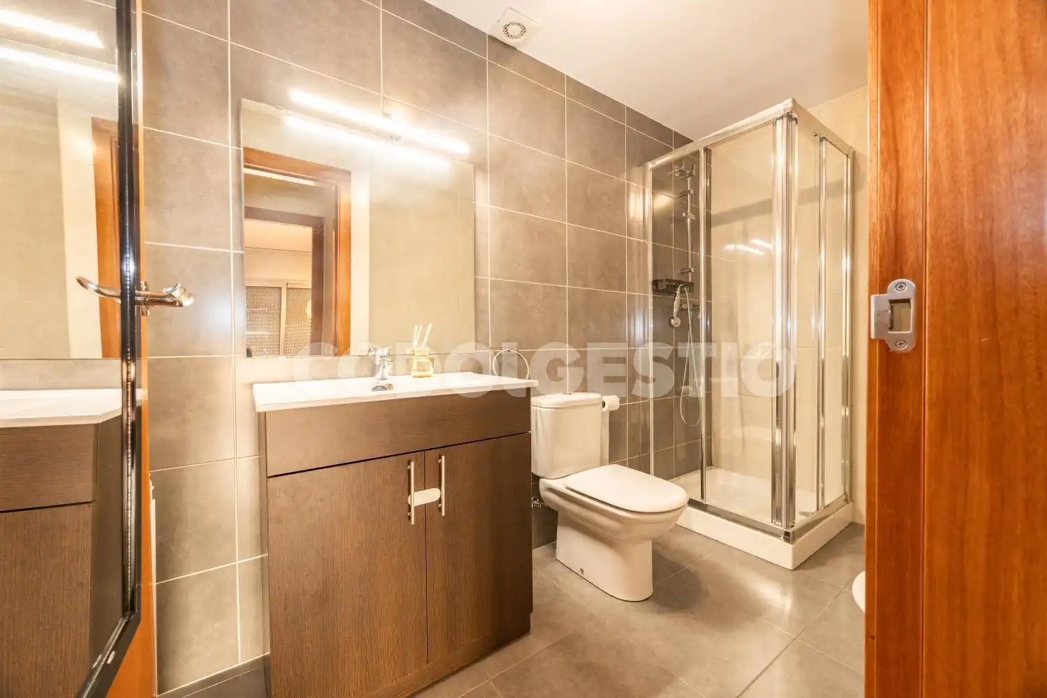 Baño de Piso en venta en Montesquiu con Terraza