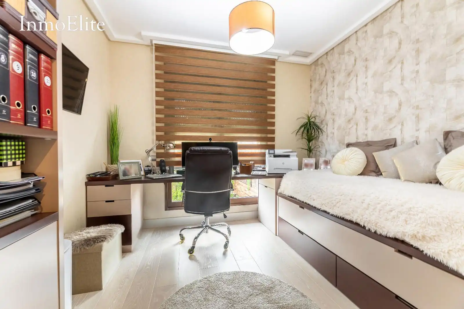 Bedroom of Detached homes for sale in Majadahonda  with Air Conditioner, Heating and Private garden