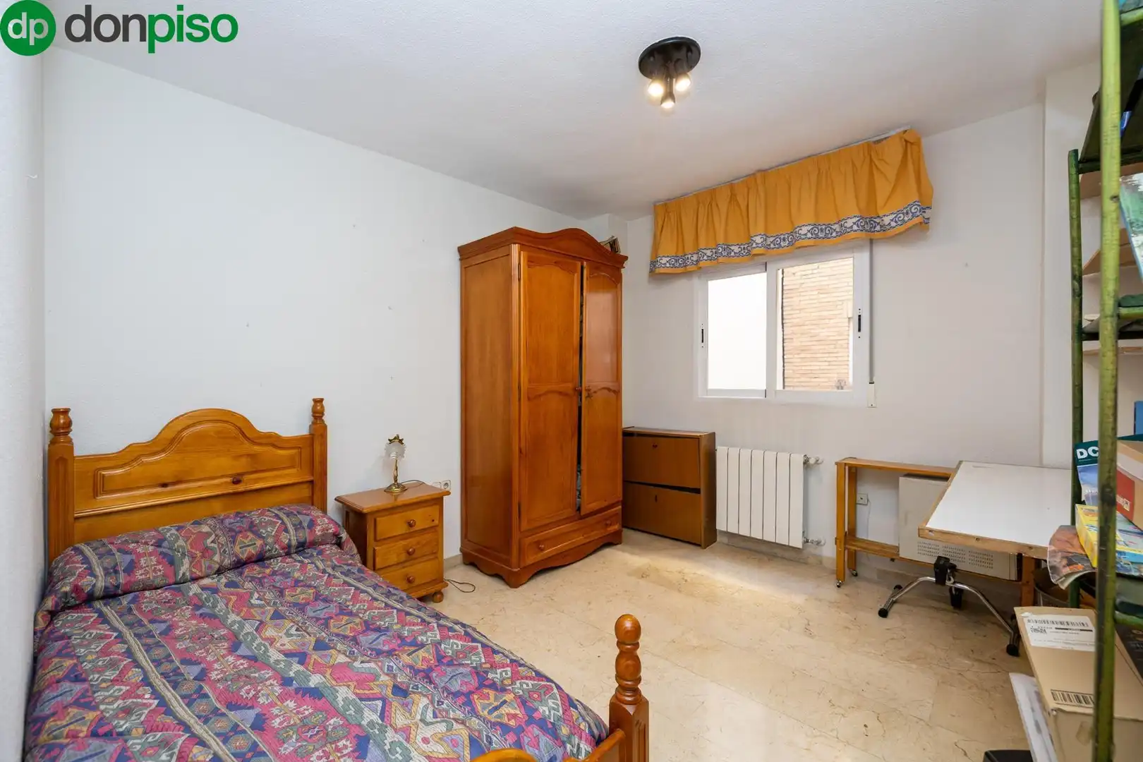 Bedroom of Flat for sale in Granada  with Air Conditioner, Heating and Terrace