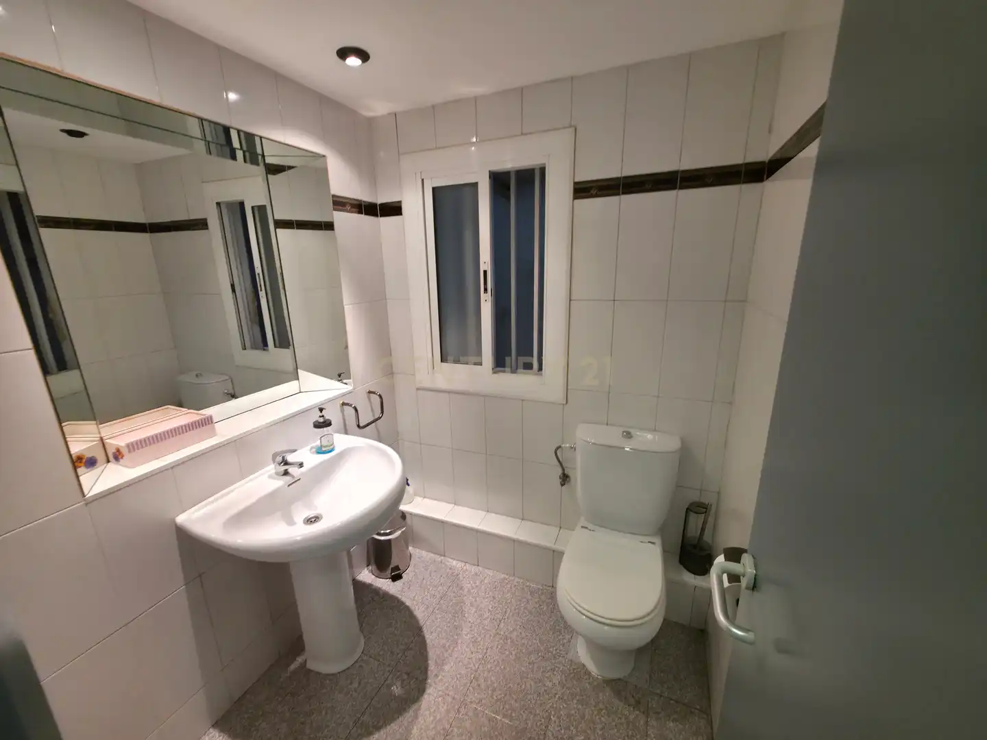 Baño de Local en venta en Barcelona con Aire acondicionado