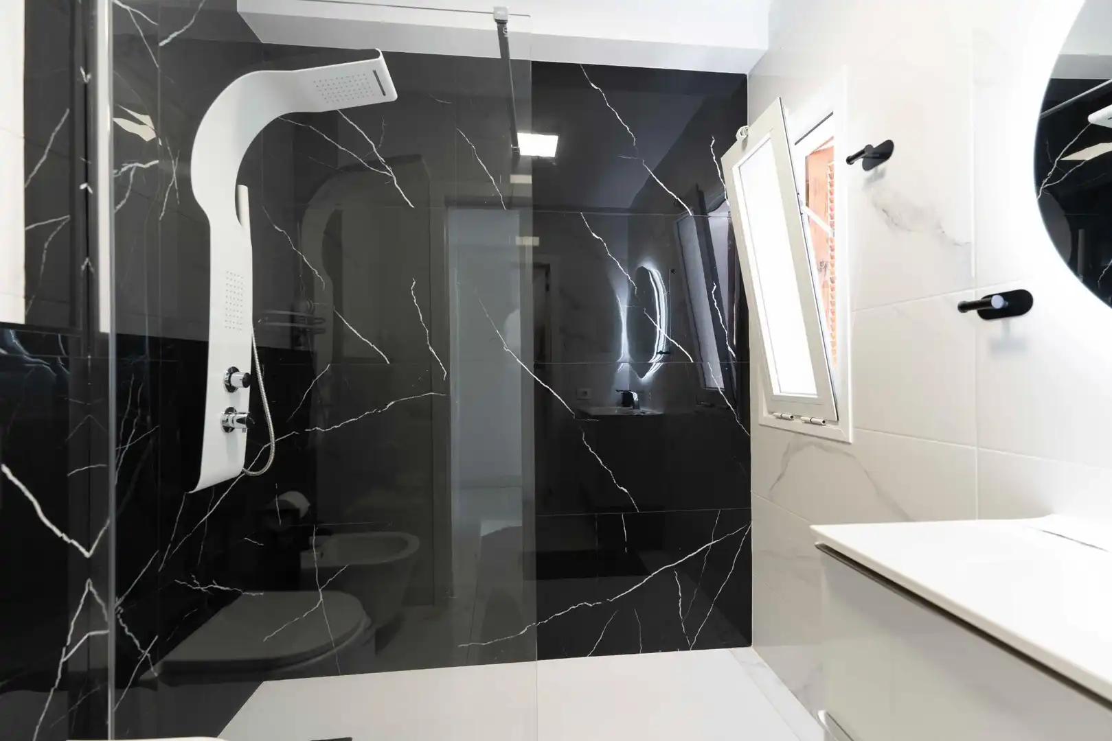 Baño de Apartamento en venta en Adeje con Aire acondicionado, Terraza y Amueblado