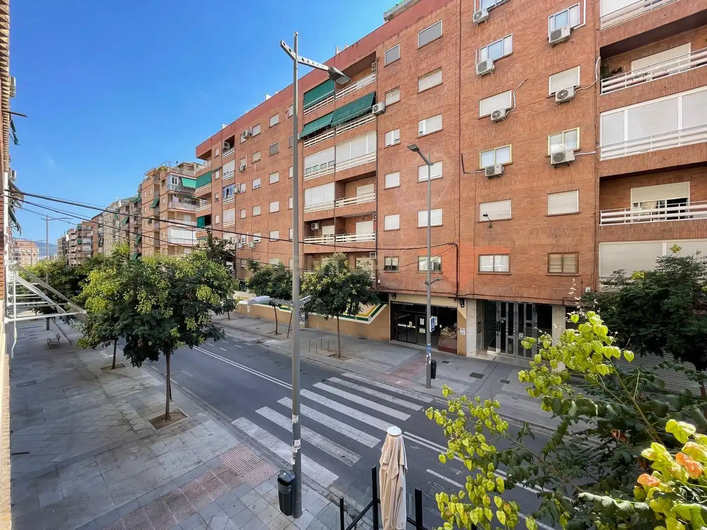Vista exterior de Piso de alquiler en Granada con Lavadora, Microondas y TV
