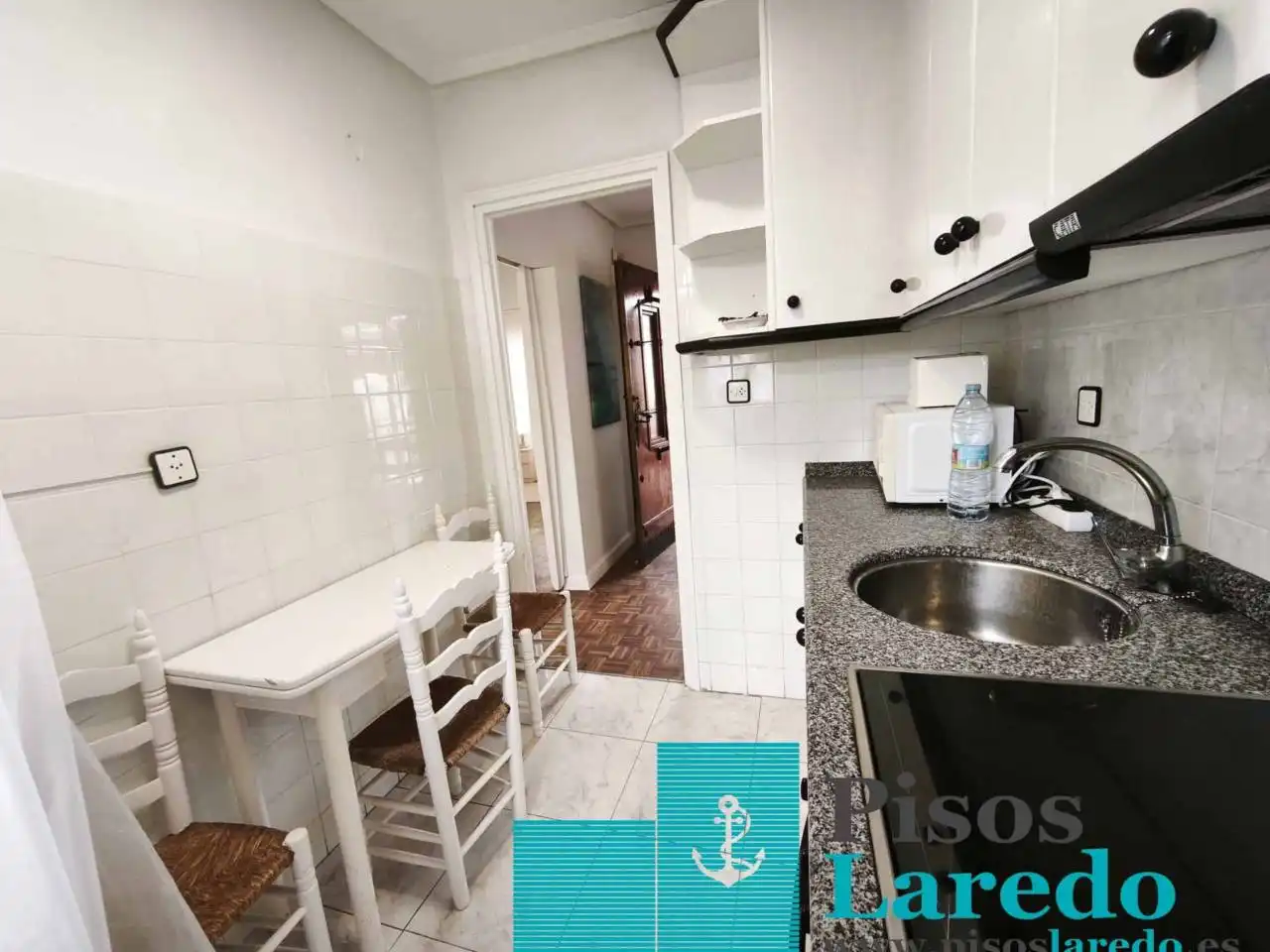 Cocina de Piso en venta en Laredo con Calefacción, Parquet y Terraza