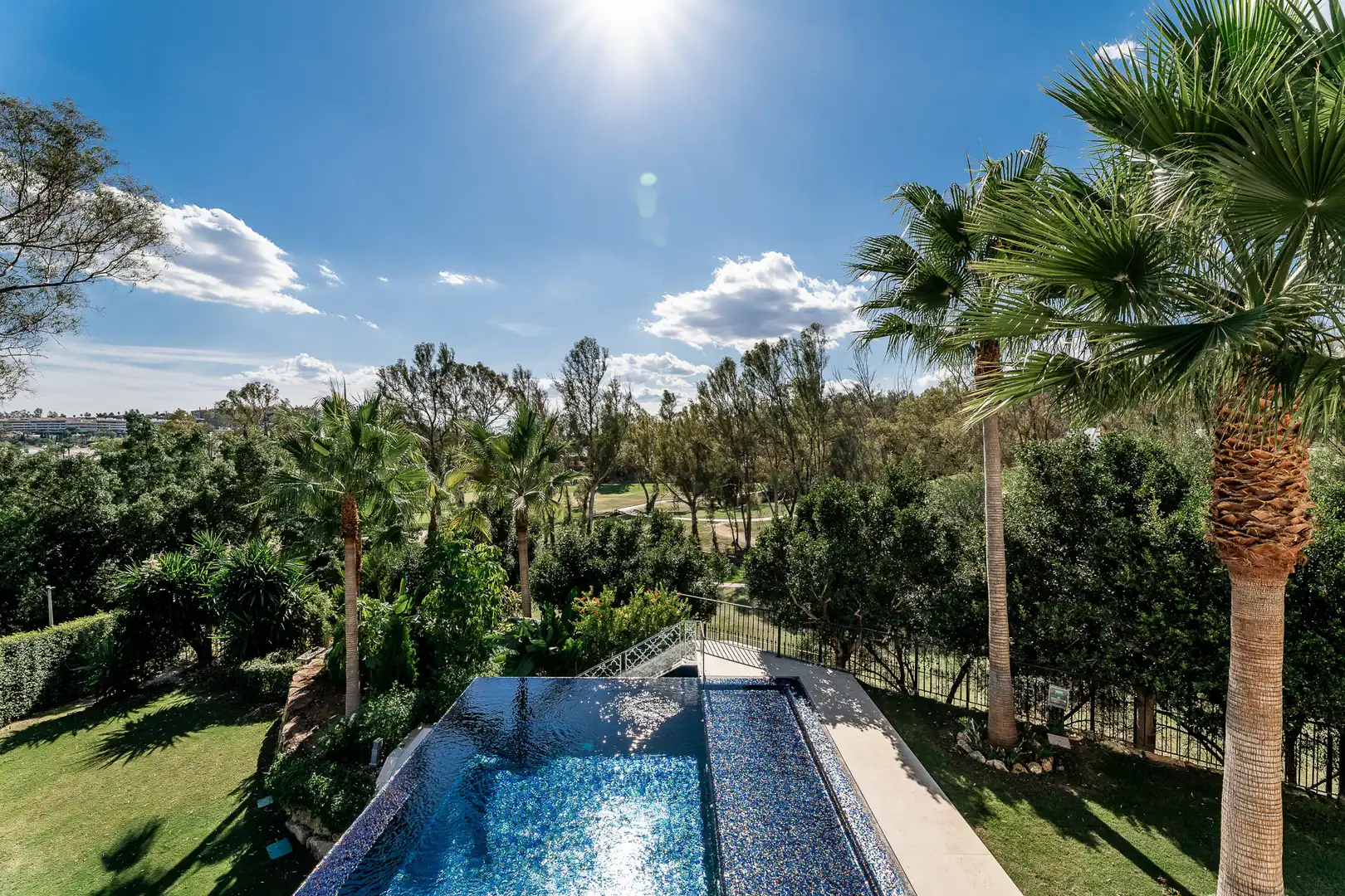 Villa mit Pool zum Verkauf in Nueva Andalucía, imagen 2