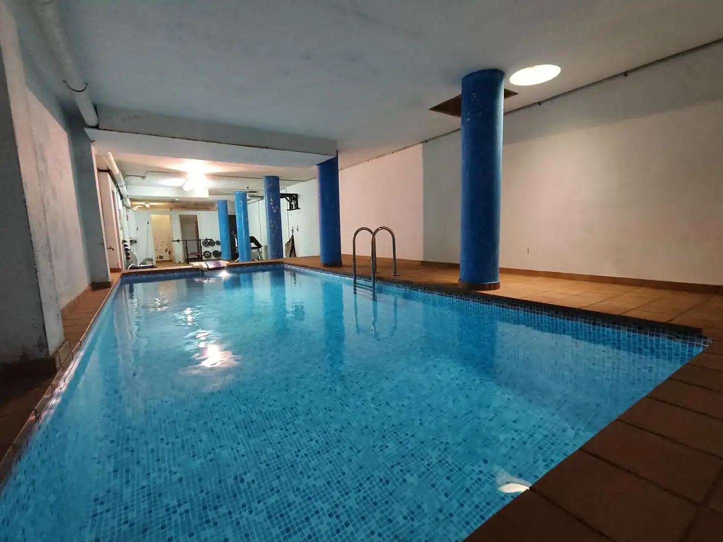 Piscina de Casa adosada en venda en Barcelona amb Calefacció, Terrassa i Piscina