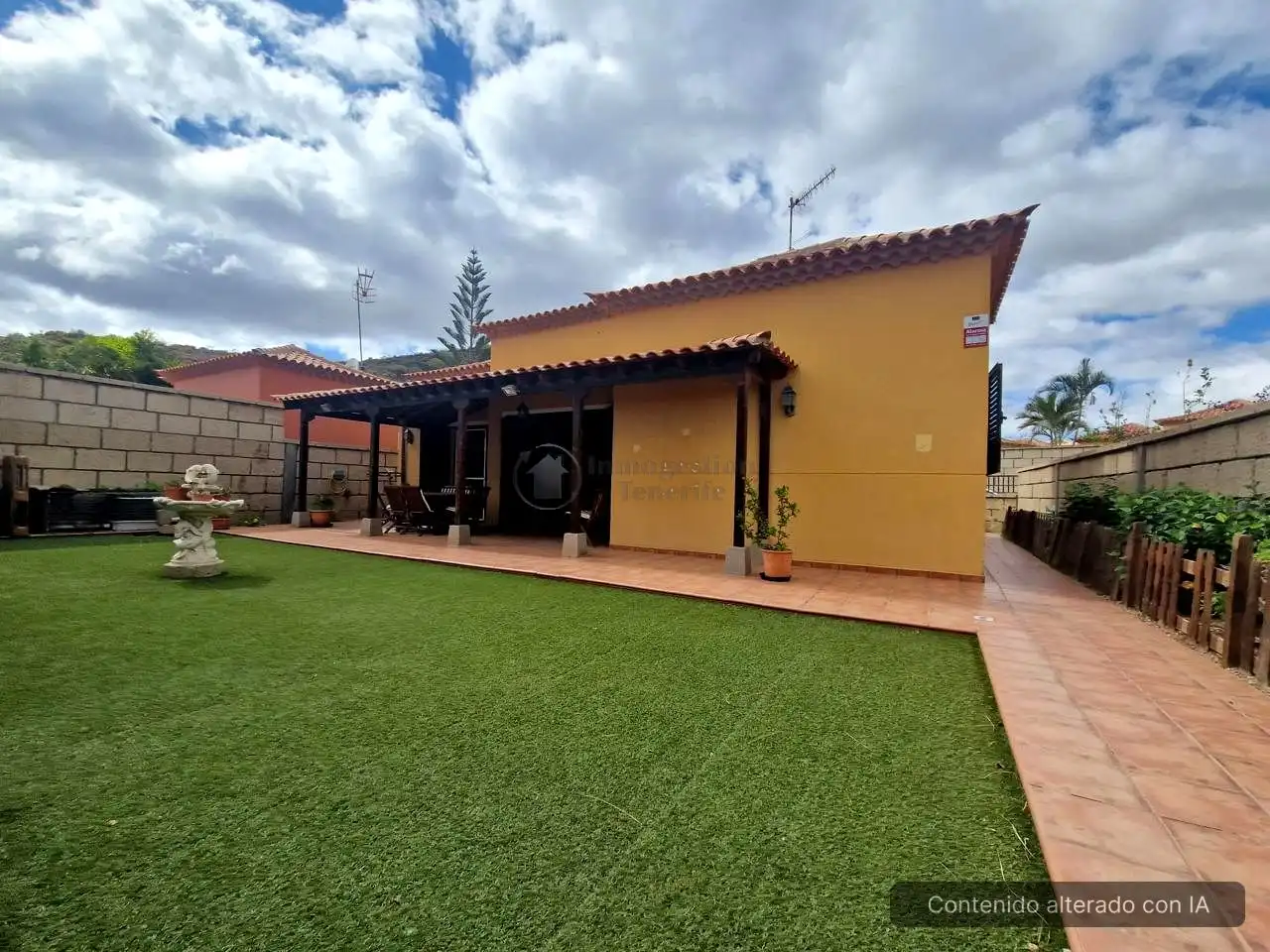 Vista exterior de Casa o chalet en venta en Arona con Terraza, Piscina y Amueblado