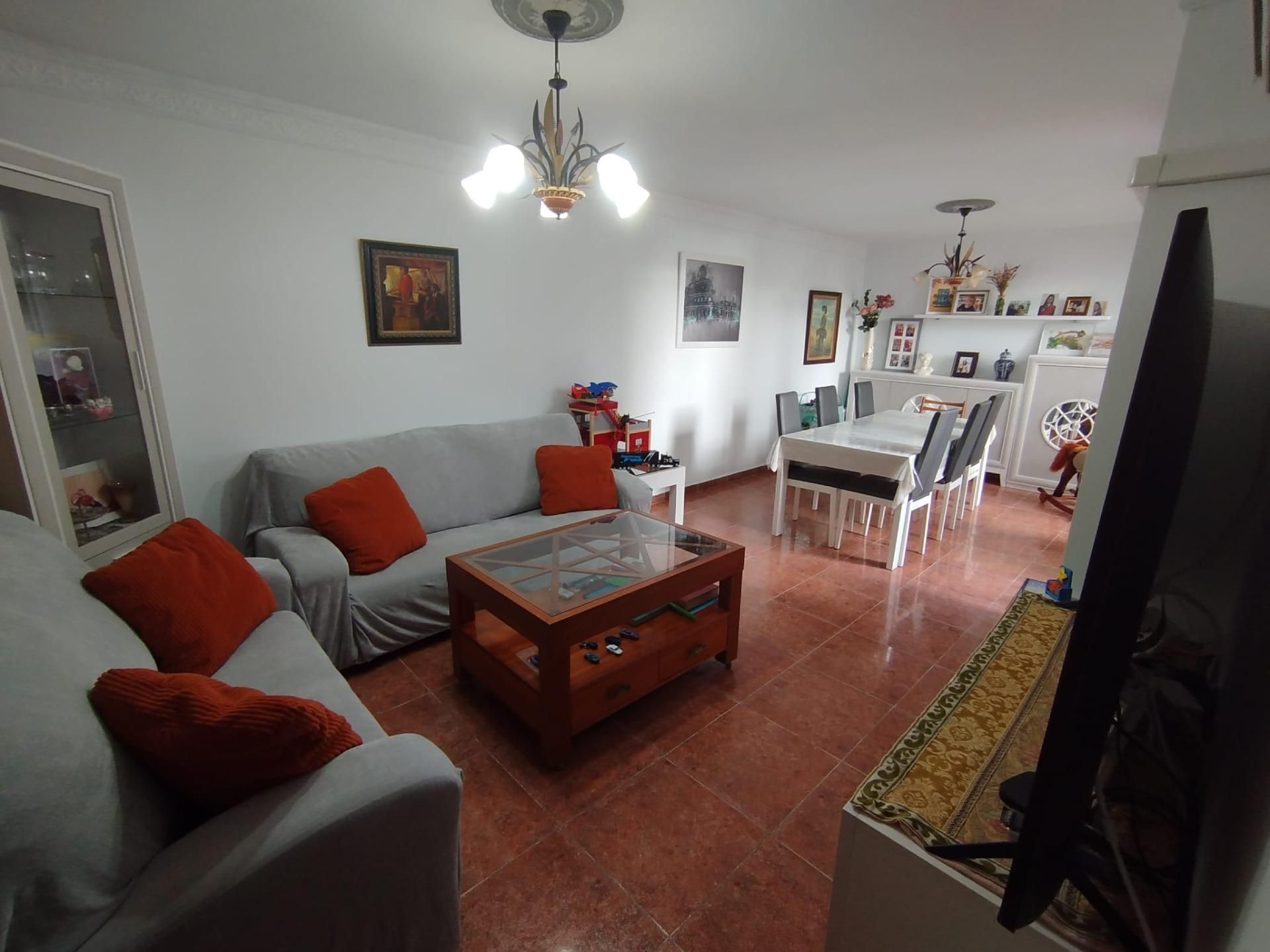 Sala d'estar de Casa o xalet en venda en Vélez-Málaga amb Aire condicionat, Terrassa i Traster