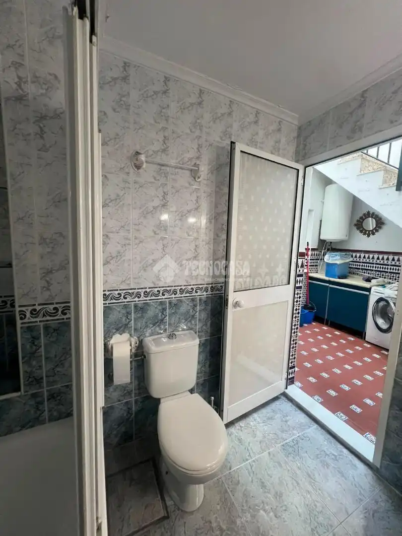 Bany de Casa o xalet en venda en Sevilla amb Aire condicionat i Terrassa