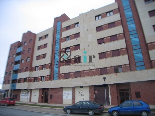 Vista exterior de Local de lloguer en  Logroño
