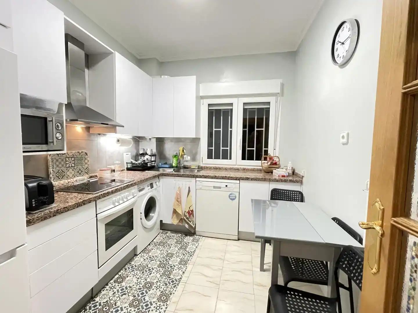 Kitchen of Flat for share in  Logroño  with Air Conditioner, Parquet flooring and Furnished