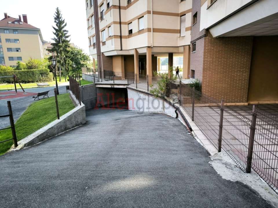 Parking of Garage to rent in Oviedo 