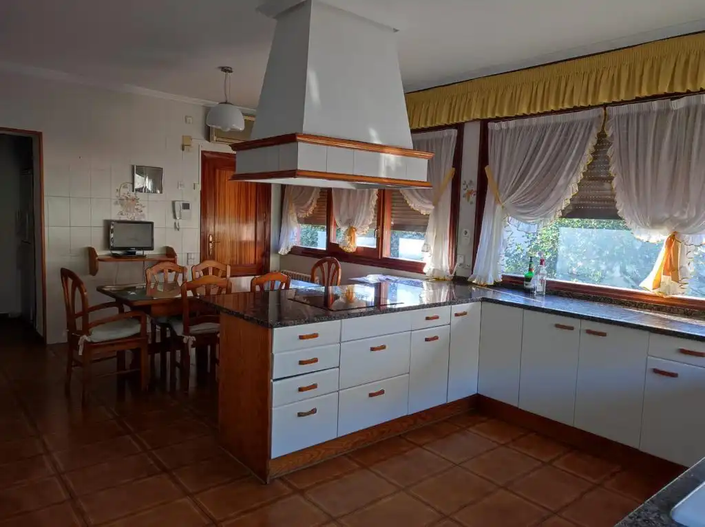 Kitchen of Houses for rent in Zaragoza  with Air Conditioner, Heating and Private garden