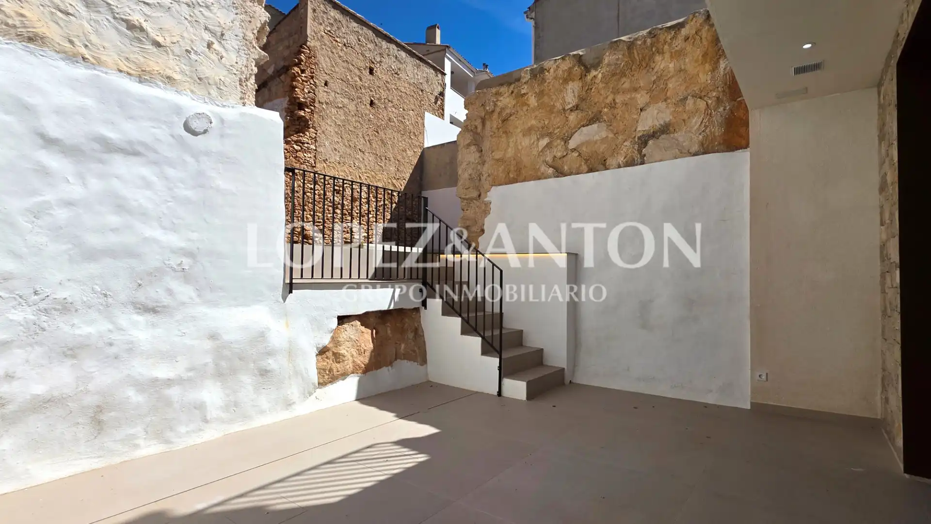Vista exterior de Casa adosada en venta en Benaguasil con Aire acondicionado, Calefacción y Terraza