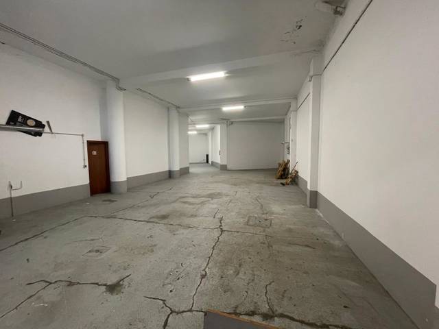 Local comercial en Alquiler en A Malata - Catabois - Ciudad Jardín