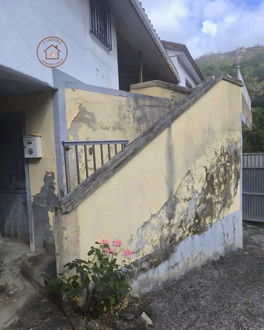 Vista exterior de Casa o xalet en venda en Pantón amb Calefacció, Jardí privat i Terrassa