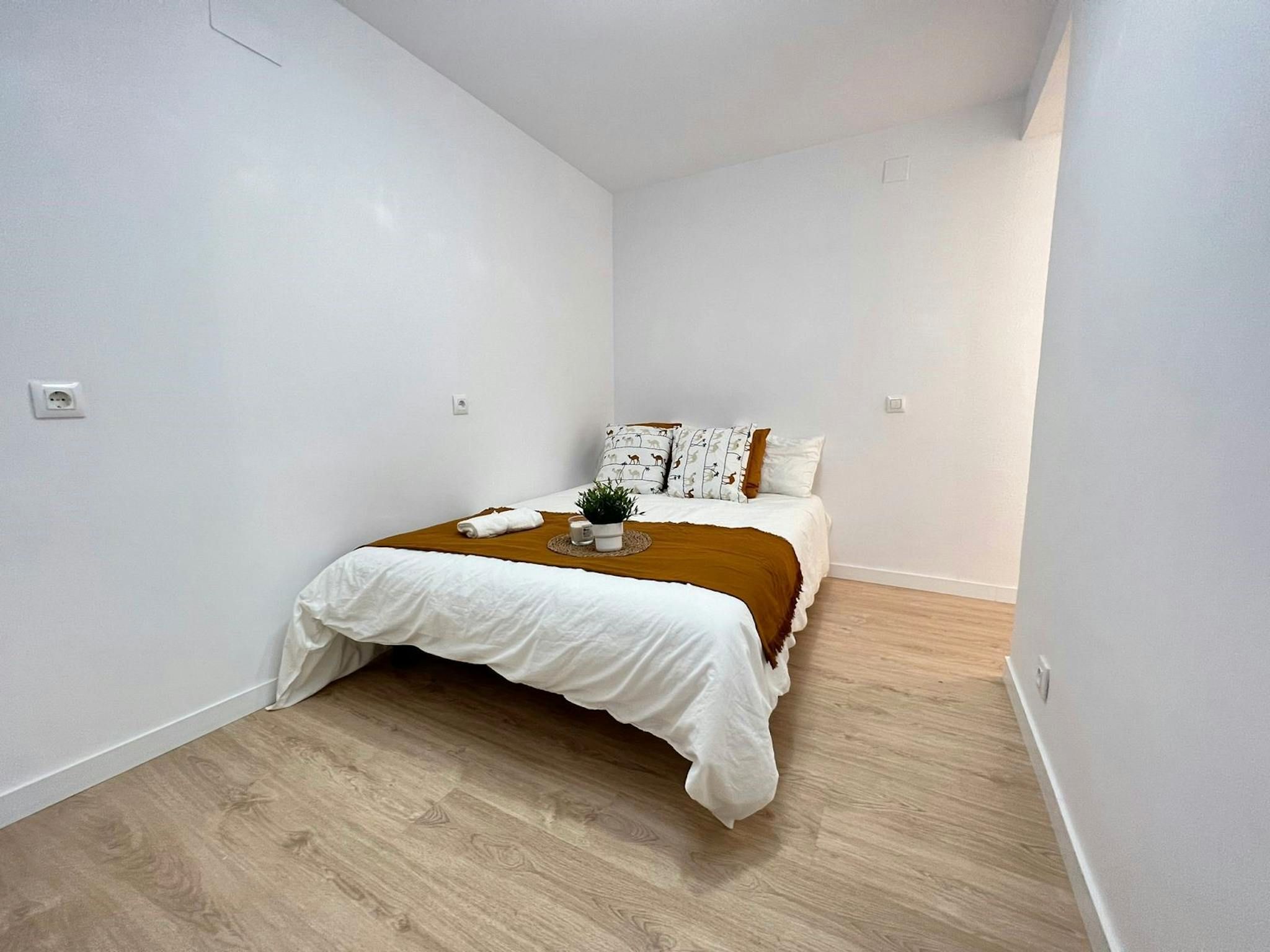 Dormitori de Pis per a compartir en  Valencia Capital amb Moblat, Rentadora i TV