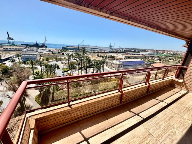 Piso en Venta en Avinguda Oscar Espla en Ensanche - Diputación