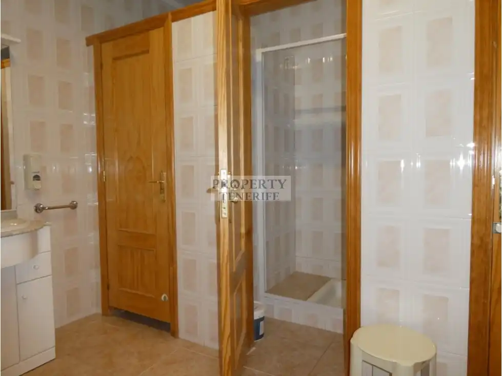 Bany de Edifici en venda en Arona