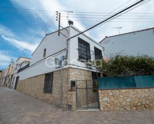 Vista exterior de Casa o xalet en venda en Mataró amb Aire condicionat, Terrassa i Balcó