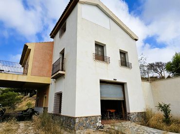 Villa con balcone in vendita a Camino del Sies