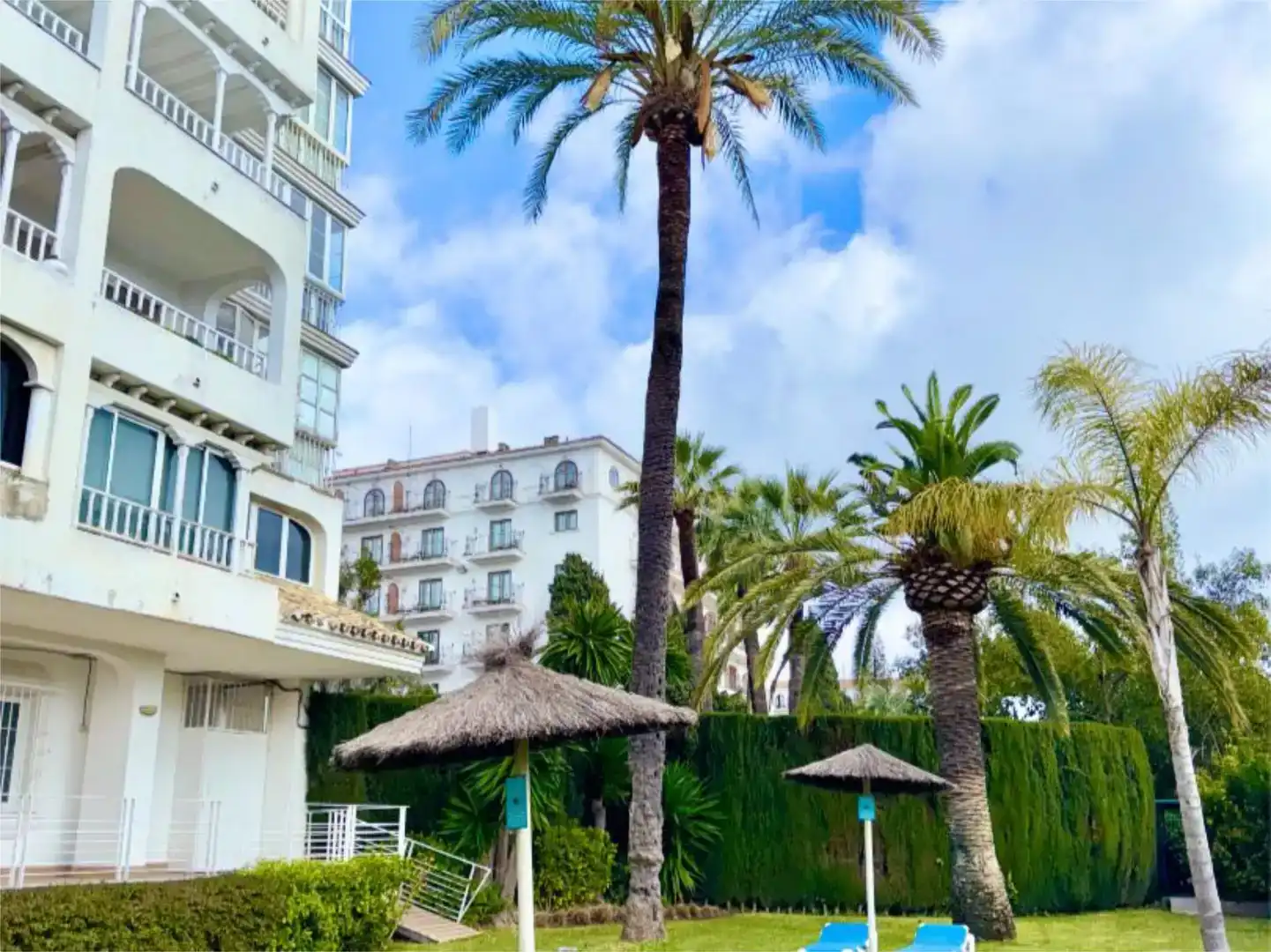 Vista exterior de Apartament de lloguer en Marbella amb Aire condicionat, Piscina i Balcó