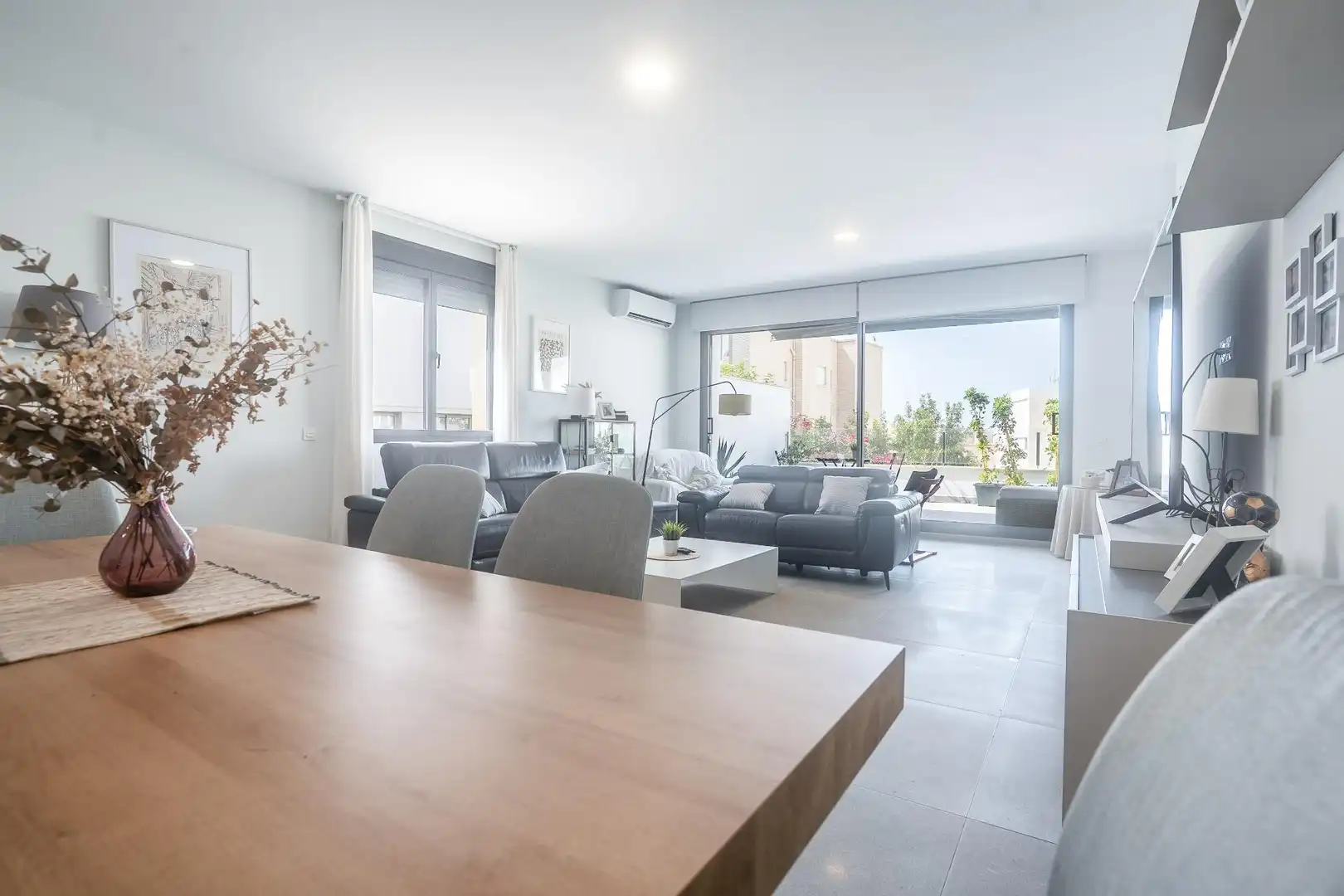 Sala de estar de Casa o chalet en venta en Almería con Aire acondicionado, Jardín privado y Terraza
