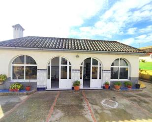 Vista exterior de Casa o xalet en venda en El Puerto de Santa María amb Aire condicionat, Calefacció i Jardí privat