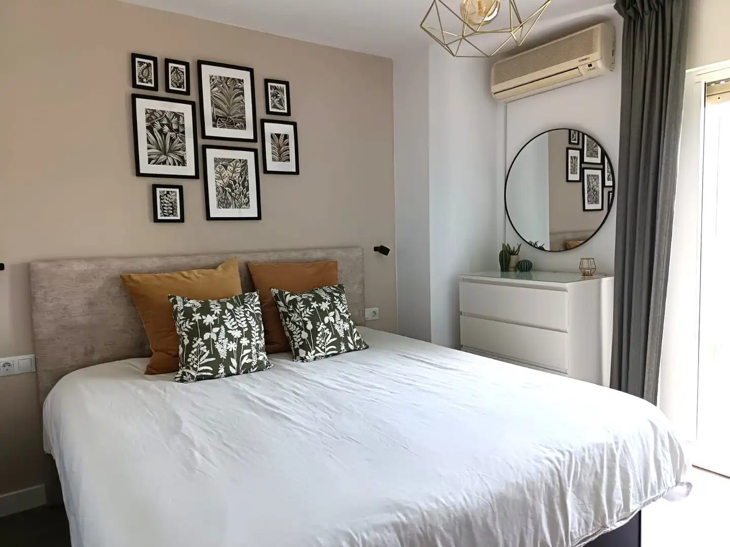 Habitación de Casa adosada en venta en Rincón de la Victoria con Aire acondicionado, Terraza y Amueblado