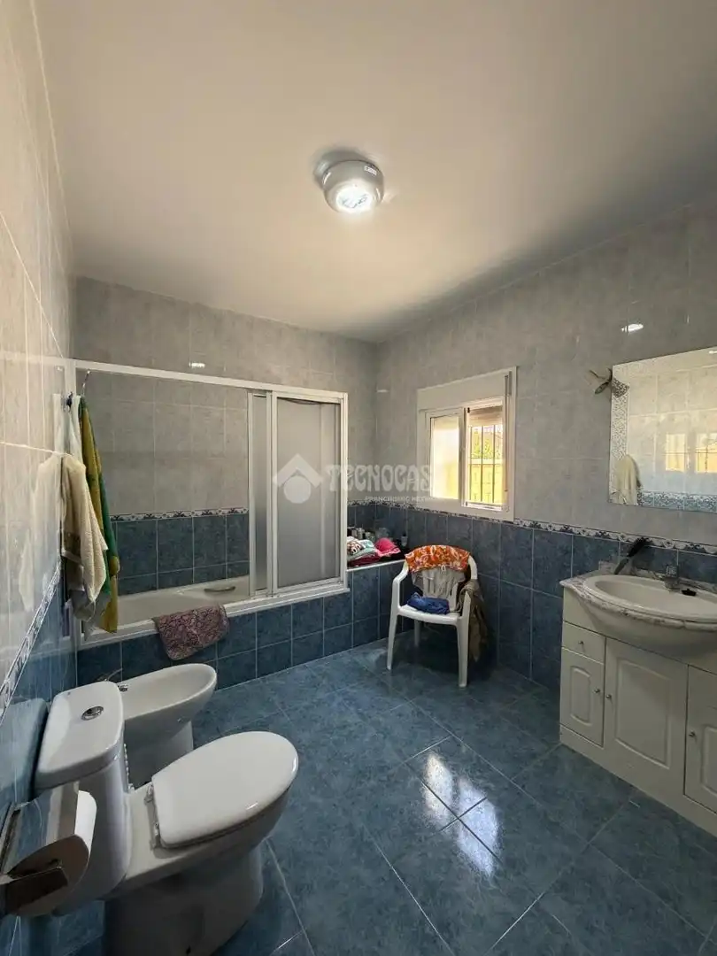 Bathroom of Country homes for sale in Utrera  with Air Conditioner, Heating and Swimming Pool