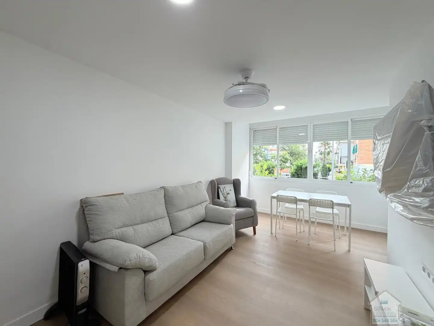 Living room of Flat for rent in Sevilla  with Parquet flooring and Furnished