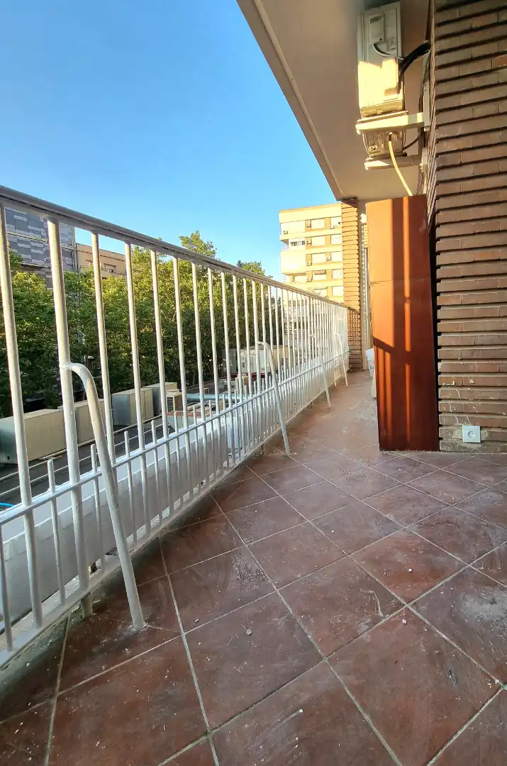 Terrassa de Pis per a compartir en Chamartín