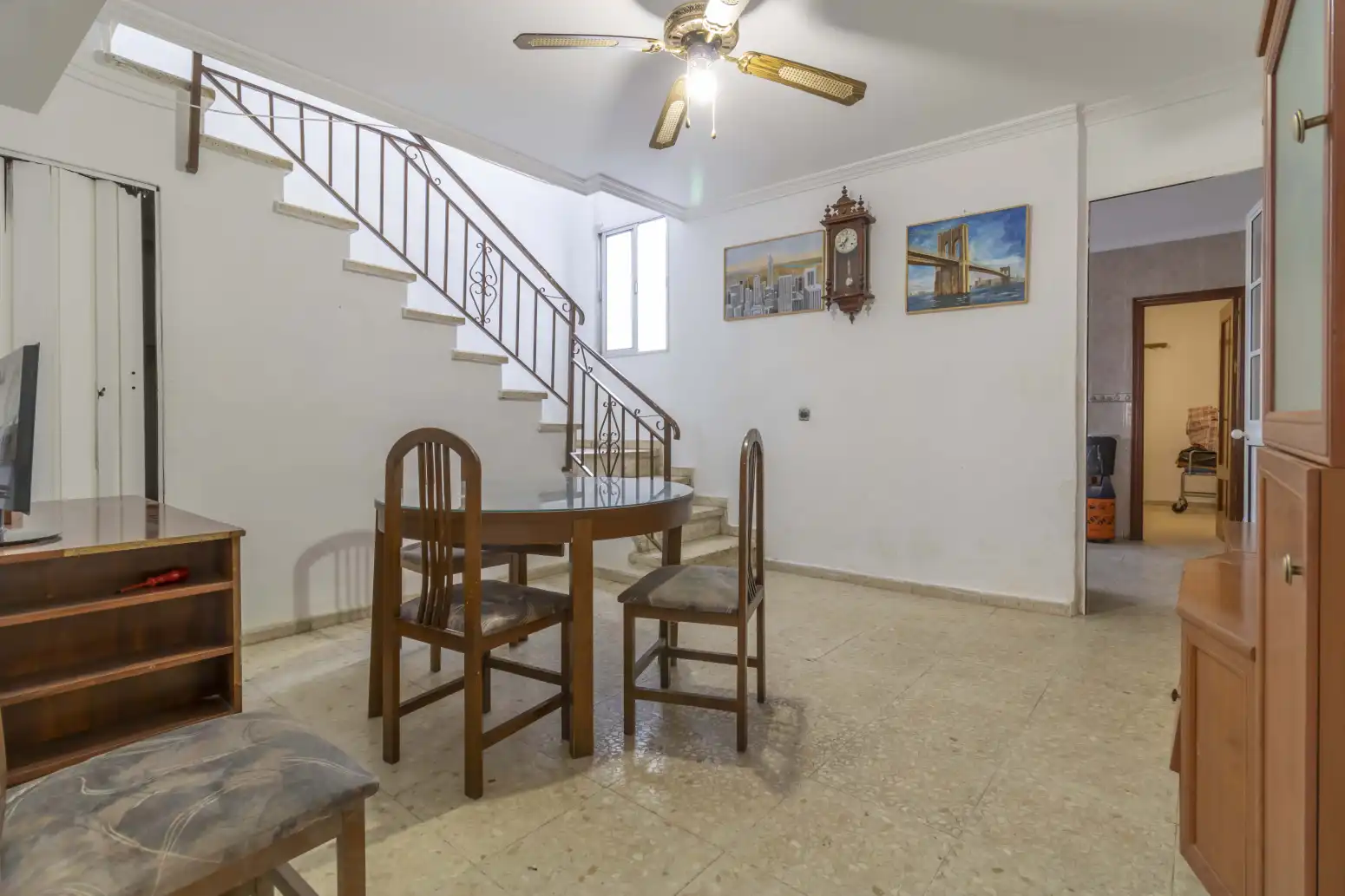Einfamilien-Reihenhaus zum Verkauf in Sevilla mit Terrasse, Abstellraum und Balkon