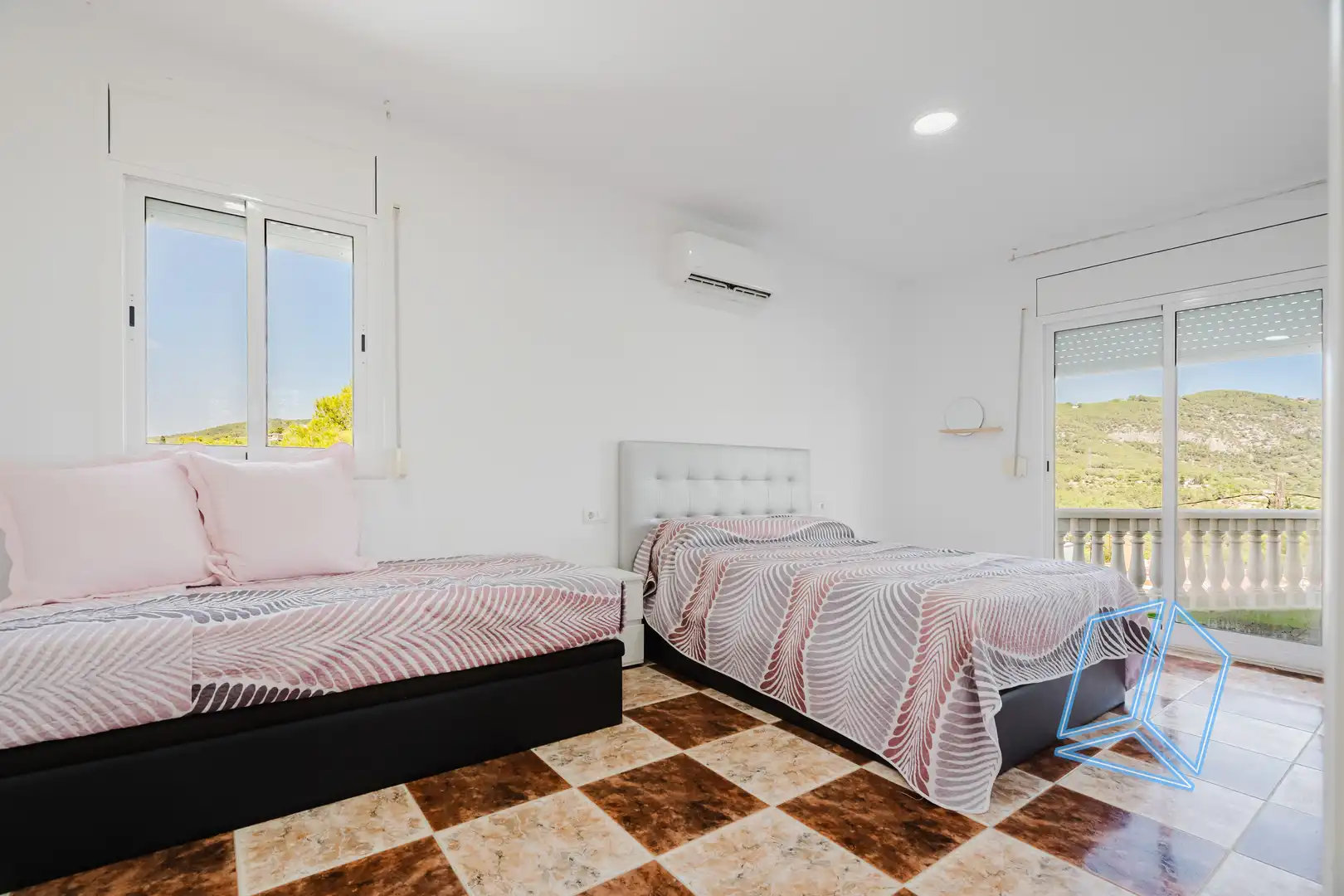 Habitación de Casa o chalet en venta en Canyelles con Piscina y Balcón