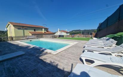 Piscina de Casa o xalet en venda en Cambre  amb Terrassa i Piscina