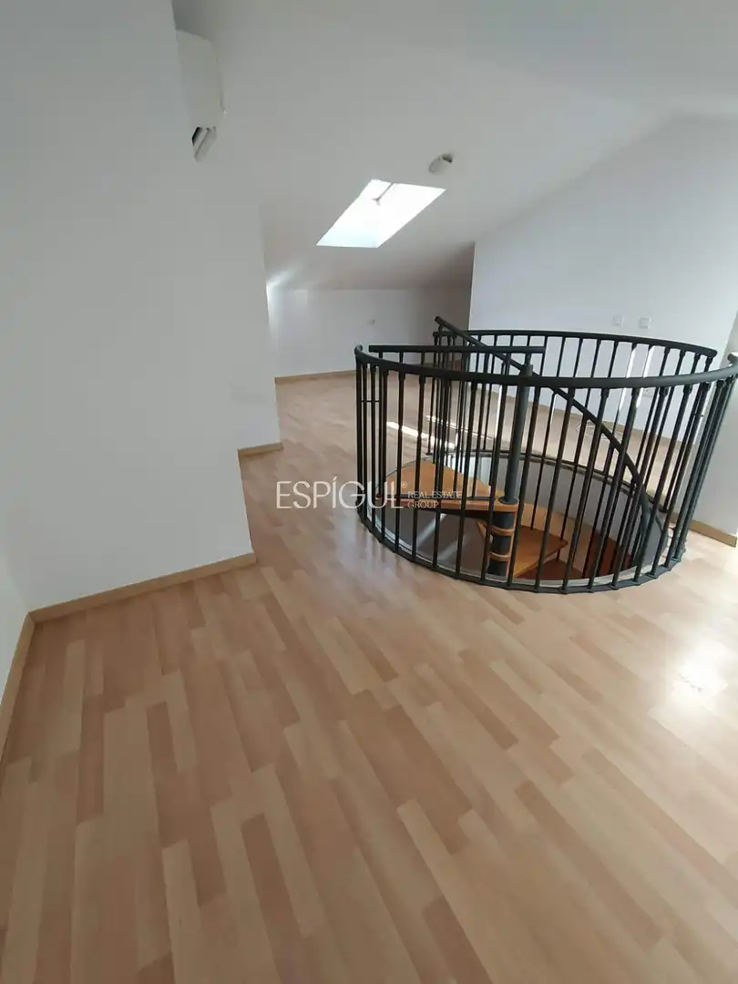 Maisonette zum Verkauf in Girona mit Klimaanlage, Heizung und Parkett