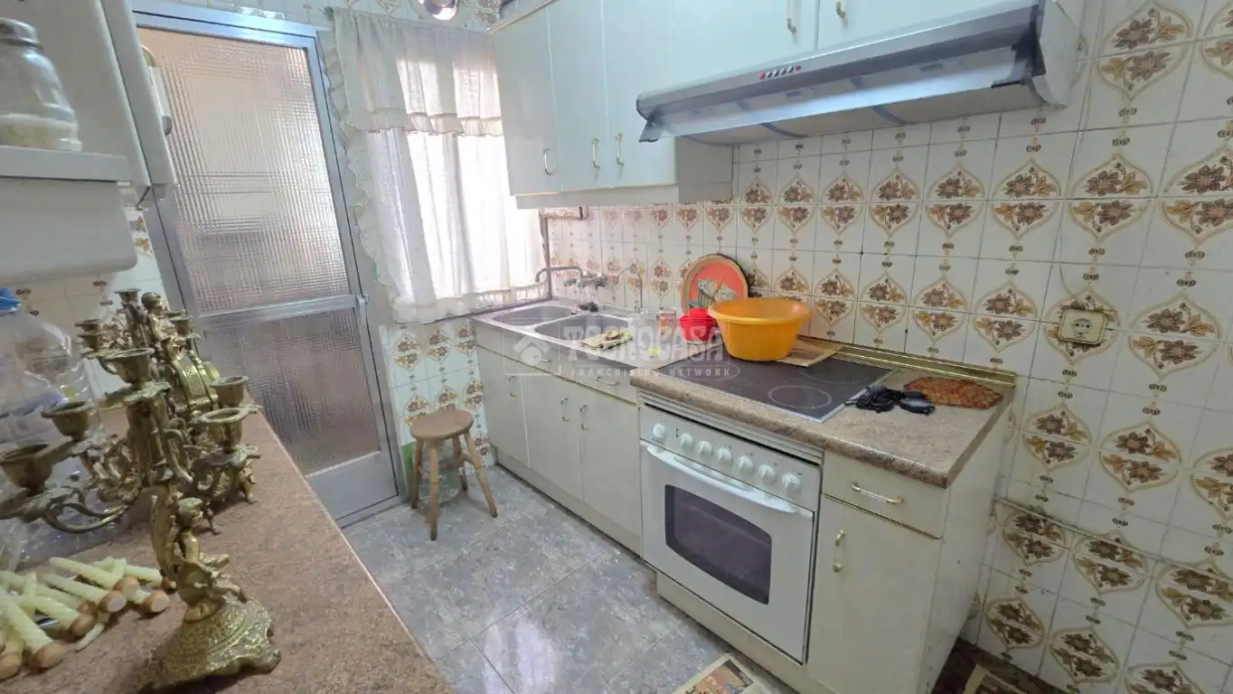 Kitchen of Flat for sale in Talavera de la Reina  with Air Conditioner, Heating and Balcony